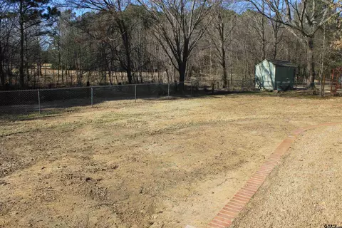 Exterior - 601 Kickapoo St, Chandler, TX 75758 photo 6 of 6