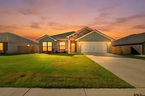 16529 Crossing Cir, Lindale, TX 75771