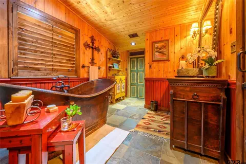 Bath - 1450 County Road 36330, Sumner, TX 75486 photo 9 of 11
