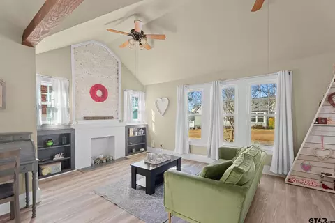 319 E 1st St, Tyler, TX 75701