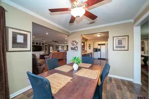 Dining - 4538 W Loop 281, Longview, TX 75604 photo 2 of 4