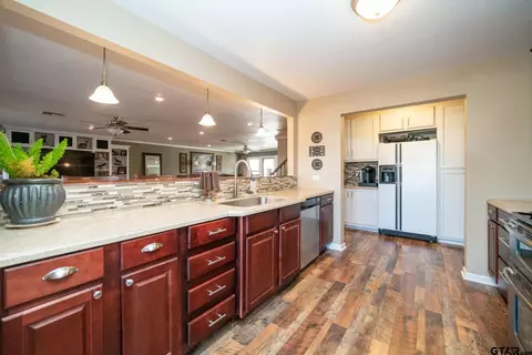 Kitchen - 4538 W Loop 281, Longview, TX 75604 photo 2 of 4