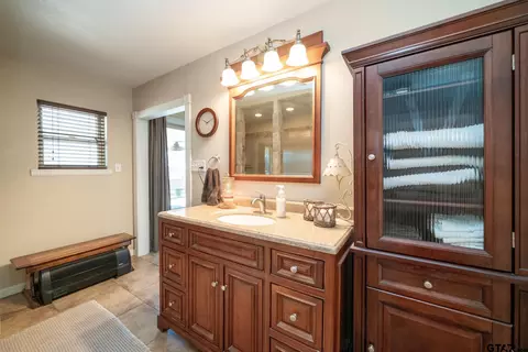 Bath - 4538 W Loop 281, Longview, TX 75604 photo 2 of 4