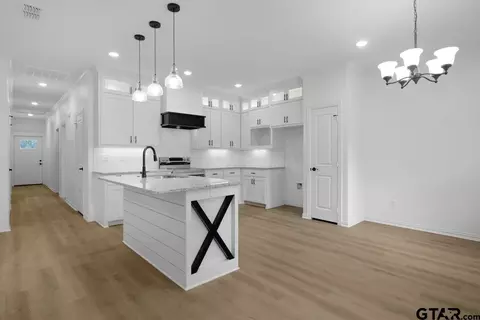 1610 W Barrett, Tyler, TX 75702