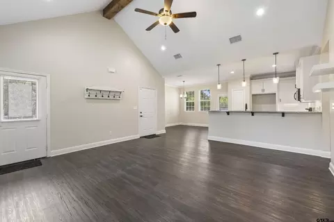9710 W Lakeshore Dr, Tyler, TX 75709