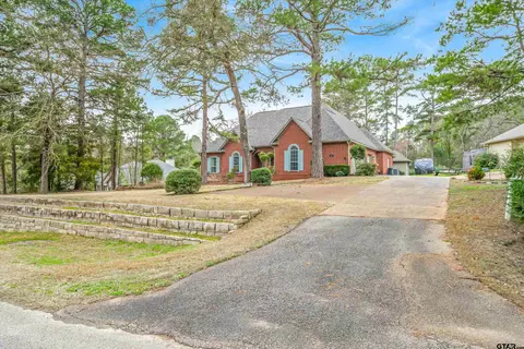 1304 Greenbriar Trl, Holly Lake Ranch, TX 75765