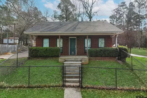 3075 E Lake Dr, Gladewater, TX 75647