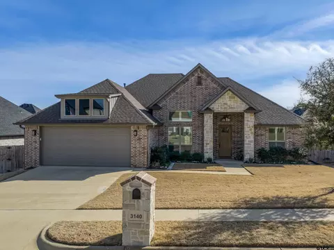 3140 Club Dr, Tyler, TX 75703