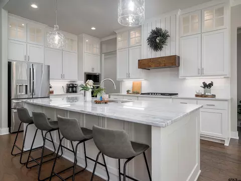 3140 Club Dr, Tyler, TX 75703