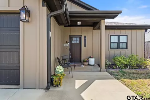 17110 Crossing Cir, Lindale, TX 75771