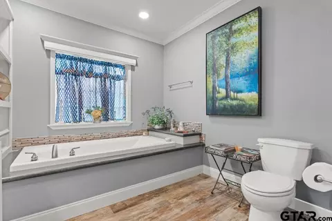 Bath - 3012 Elysian Fields Ave, Marshall, TX 75672 photo 3 of 7