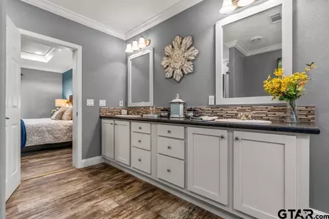 Bath - 3012 Elysian Fields Ave, Marshall, TX 75672 photo 4 of 7