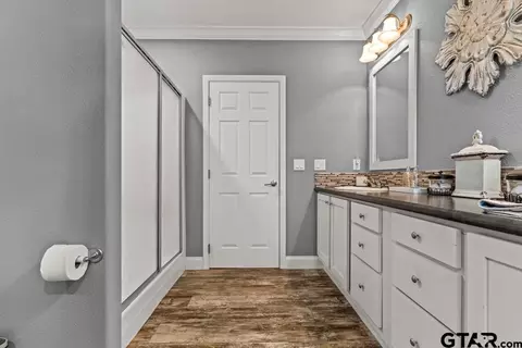 Bath - 3012 Elysian Fields Ave, Marshall, TX 75672 photo 2 of 7