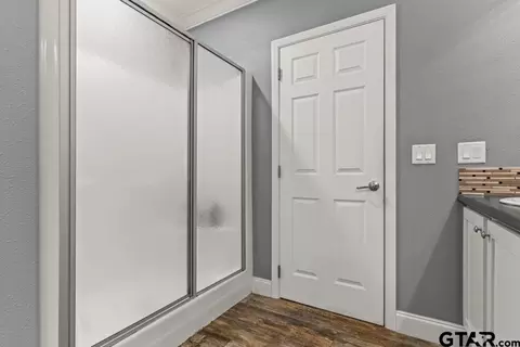 Bath - 3012 Elysian Fields Ave, Marshall, TX 75672 photo 1 of 7