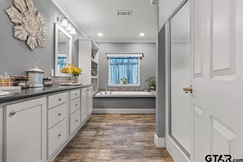 Bath - 3012 Elysian Fields Ave, Marshall, TX 75672 photo 5 of 7