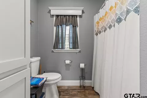 Bath - 3012 Elysian Fields Ave, Marshall, TX 75672 photo 6 of 7