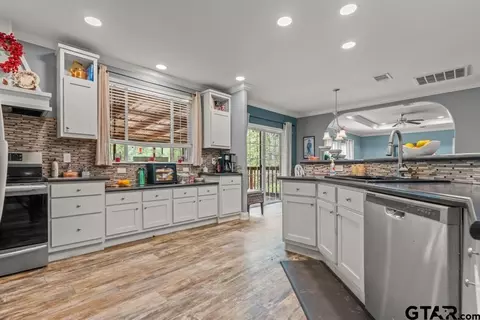Kitchen - 3012 Elysian Fields Ave, Marshall, TX 75672 photo 3 of 3