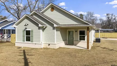 610 Circle Dr, Bullard, TX 75757