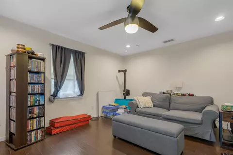 Living - 329 Lynch, Hawkins, TX 75765 photo 1 of 2