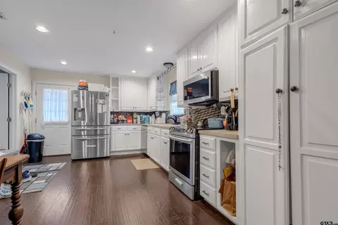 Kitchen - 329 Lynch, Hawkins, TX 75765 photo 1 of 1