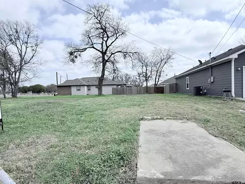 3307 Travis, Greenville, TX 75401
