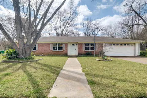 128 Clearview Dr, Palestine, TX 75803
