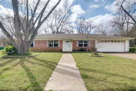128 Clearview Dr, Palestine, TX 75803