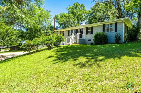 1506 Bassett Rd, Palestine, TX 75803
