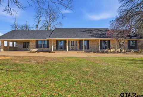 810 W Pine St, Winnsboro, TX 75494