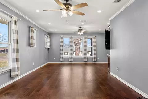 605 Dallas St, Winona, TX 75792