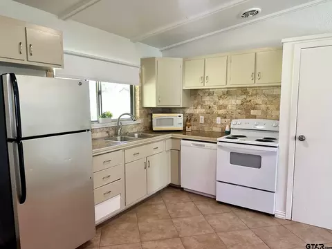 2412 Devine St, Tyler, TX 75701 photo 9