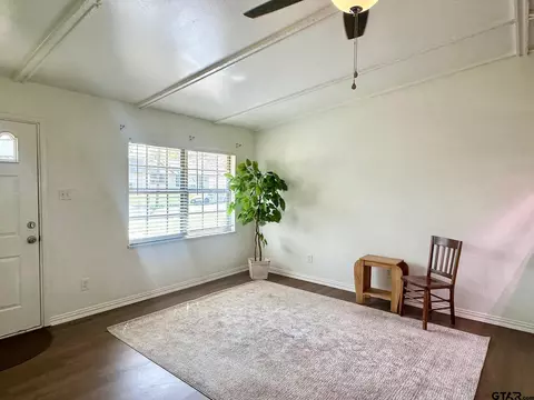 2412 Devine St, Tyler, TX 75701 photo 6