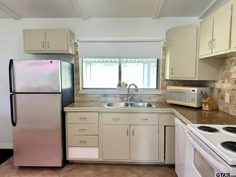 2412 Devine St, Tyler, TX 75701 photo 8