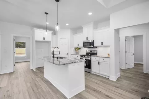 928 Duckenfield, Tyler, TX 75701