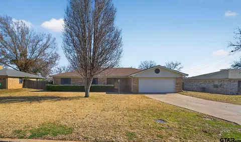 608 Craig Dr, Palestine, TX 75803