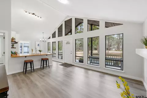 121 Candlelight Cv, Holly Lake Ranch, TX 75765