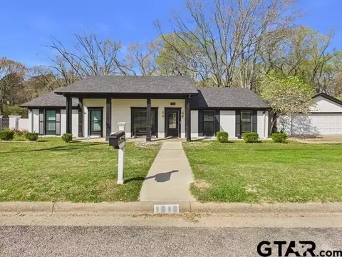 1010 Bel Air Dr, Athens, TX 75751