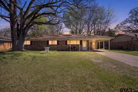 1506 Fuller Dr, Longview, TX 75602