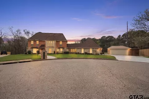 1102 Richwood St, Longview, TX 75604