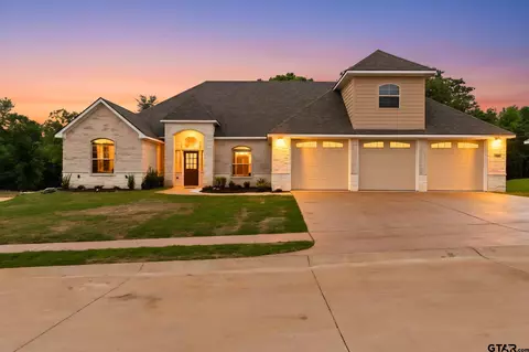 1616 Courtland Ln, Lindale, TX 75771
