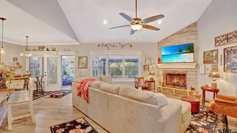 336 Kingdom Blvd, Lindale, TX 75771