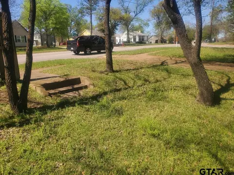 1206 S Glenwood, Tyler, TX 75702