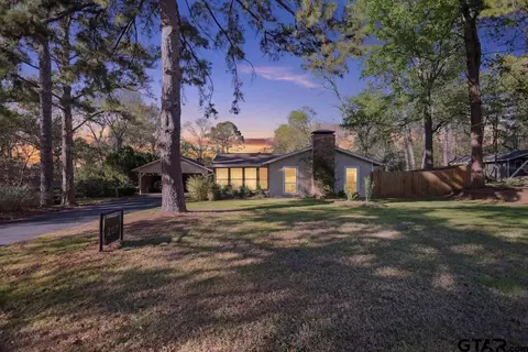 207 Grass Knoll Dr, Hideaway, TX 75771