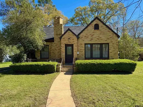 106 S Grace St, Crockett, TX 75835