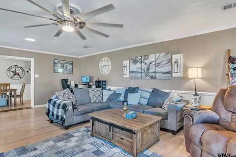 109 Sanders Ln, Pittsburg, TX 75686