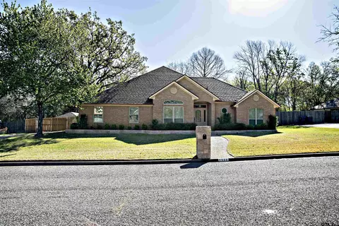 111 Lonnie Dr, Athens, TX 75751