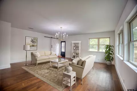 Living - 515 Range Rd, Palestine, TX 75801 photo 3 of 3
