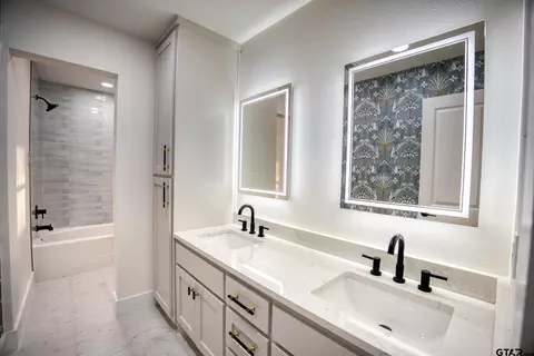 Bath - 515 Range Rd, Palestine, TX 75801 photo 1 of 5