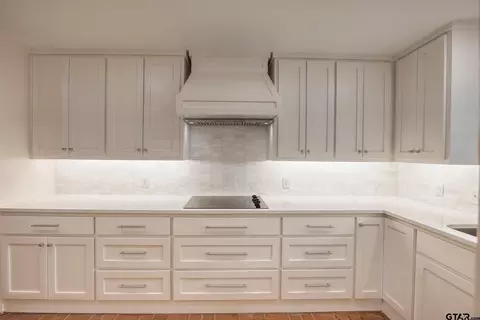 Kitchen - 515 Range Rd, Palestine, TX 75801 photo 2 of 3