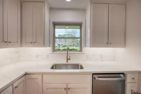 Kitchen - 515 Range Rd, Palestine, TX 75801 photo 3 of 3